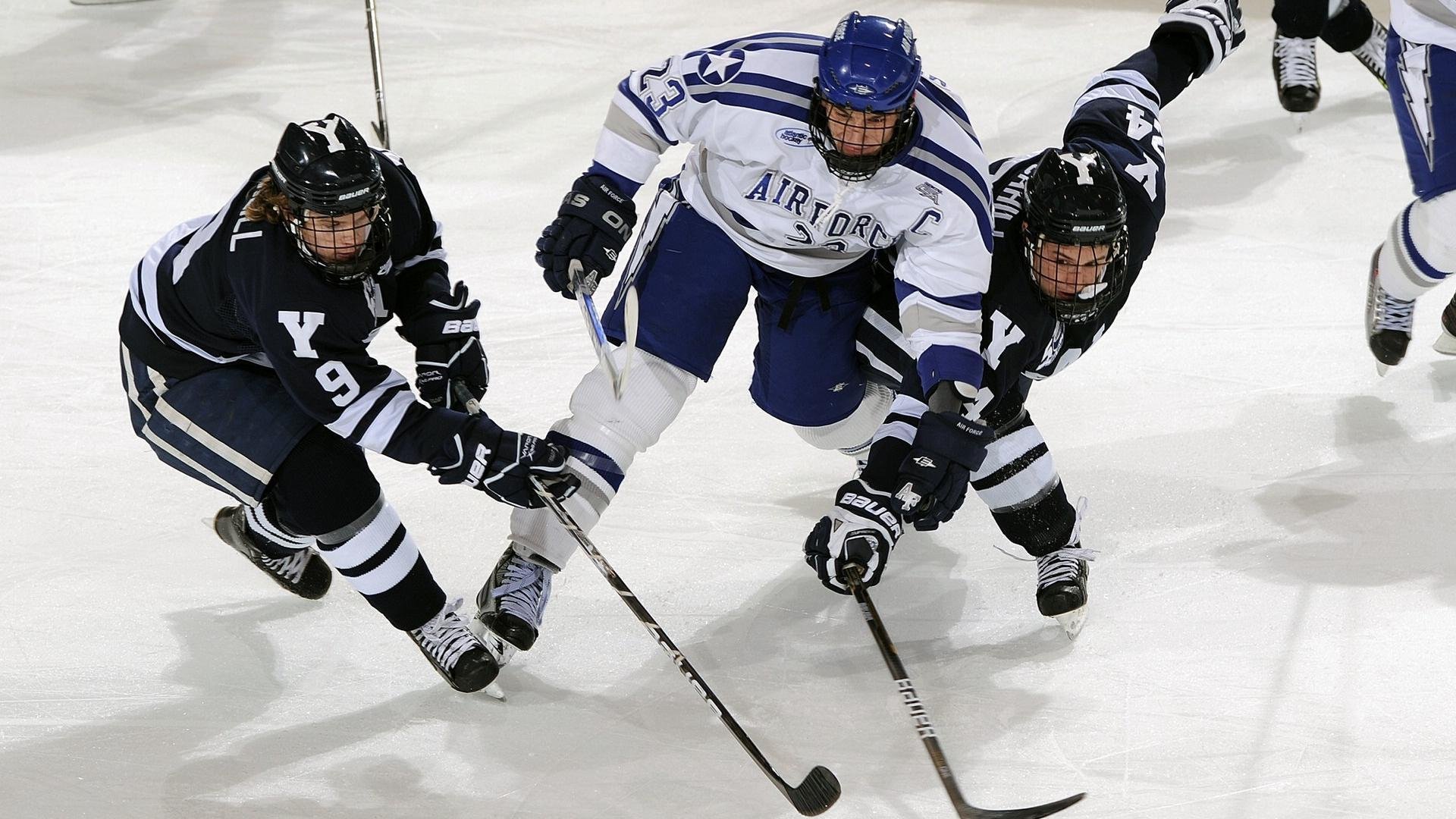 不容错过的本月足球热点新闻，足球报道热点