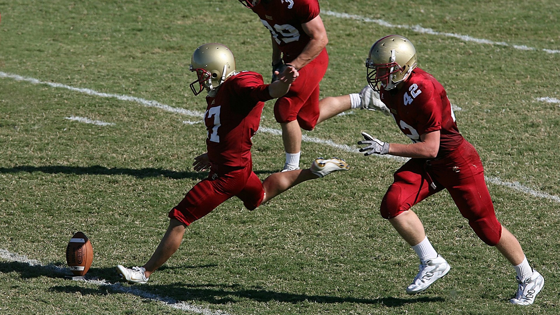 开云全站下载-传奇“中场指挥官”：他们在欧冠中扮演的关键角色，足球中场指挥官