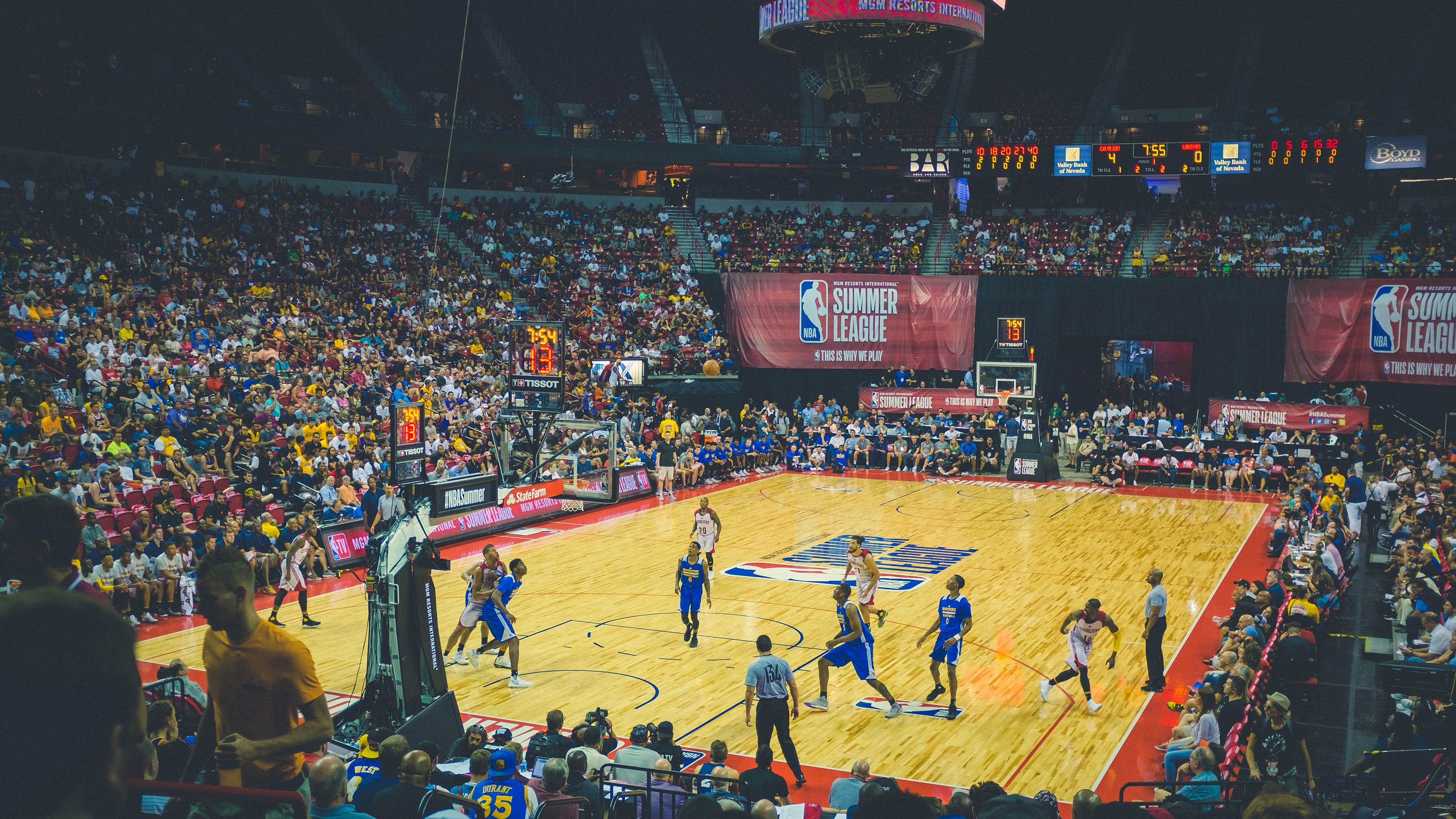 篮球职业联赛赛程调整兼顾竞技与观赏，篮球职业赛事